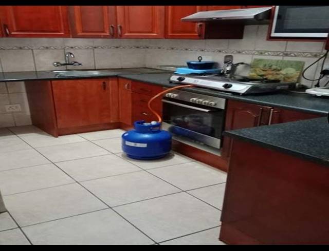 3 BEDROOM TOWNHOUSE FOR SALE IN RIDGEWAY